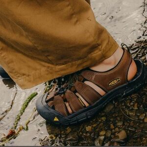 Men’s keen Newport Blackwater hiking sandals size 10